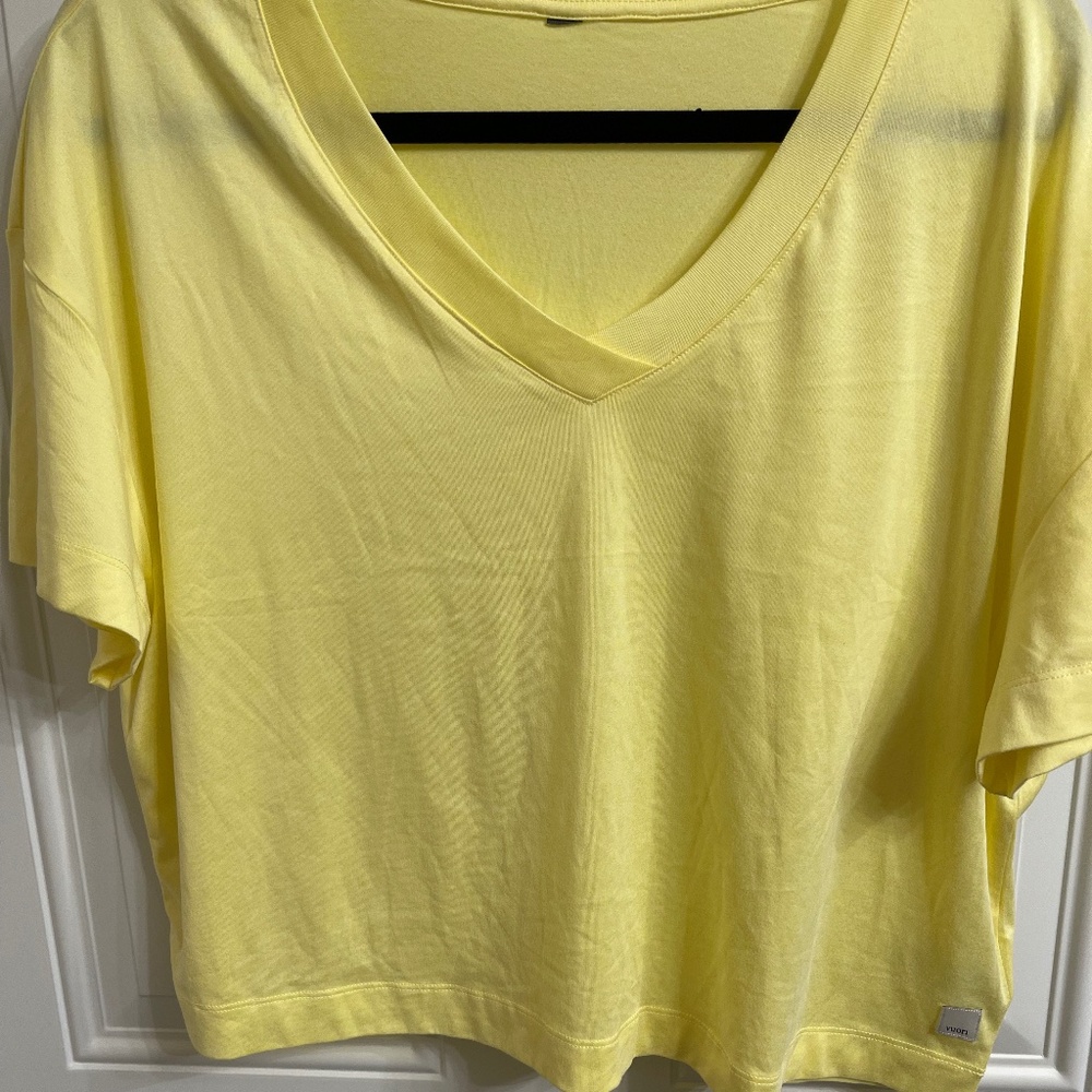 VUORI - ENERGY V-NECK TEE - ***SOLD OUT COLOR (Sz. L)